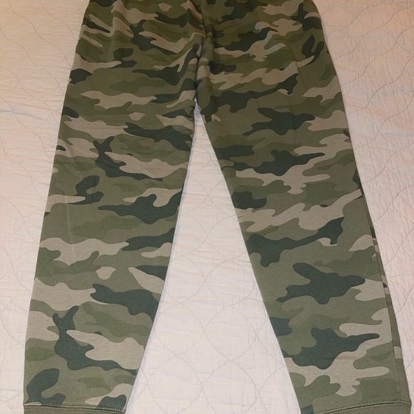 Old Navy Camo Joggers - Picture 2 of 11